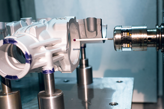 OMP60测头正在Tridan Engineering工厂检测为Ricardo加工的铸件